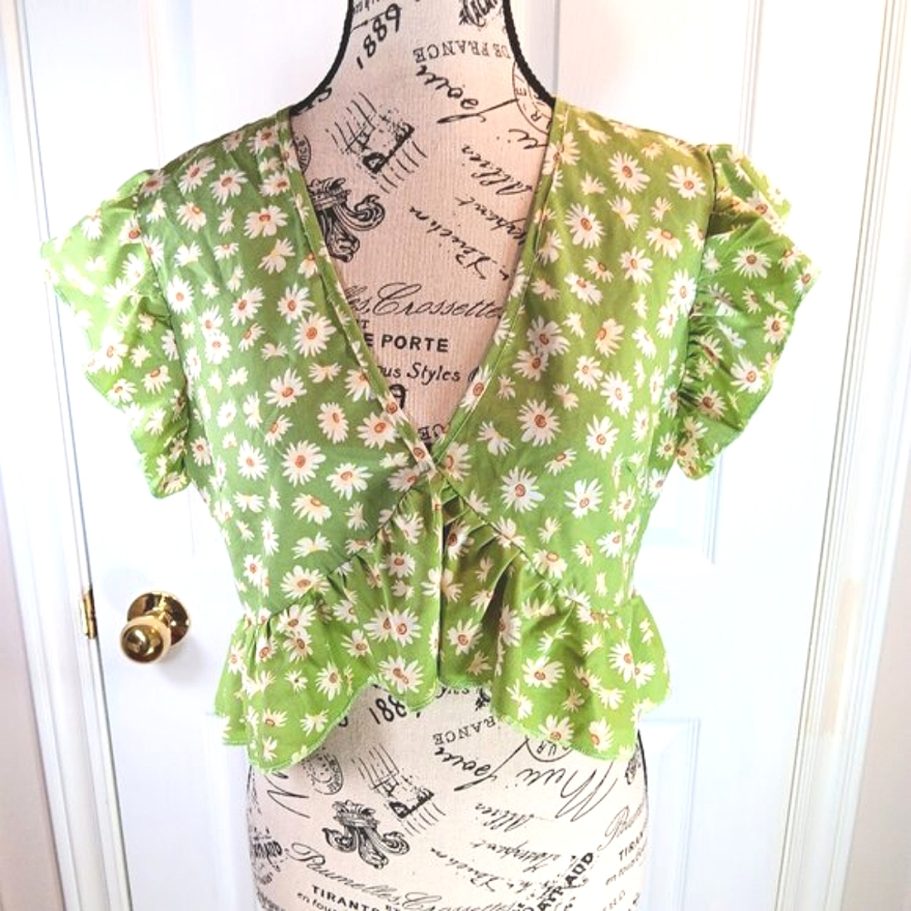 NWOT Shein Women's Floral Crop Top Ruffle Hem Green Cream Size M Summer